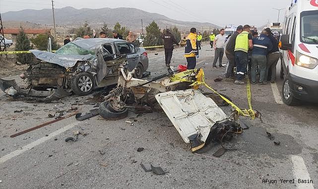 Afyonkarahisar'da iki otomobilin çarpıştığı kazada 5 kişi yaralandı