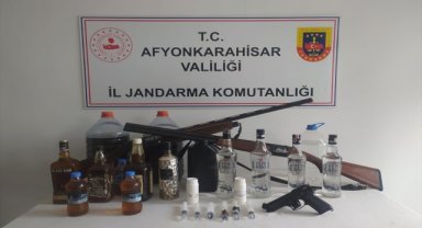 Afyonkarahisar'da kaçak alkol operasyonunda 4 kişi yakalandı