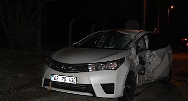 Afyonkarahisar'da tırla çarpışan otomobildeki 2 kişi yaralandı