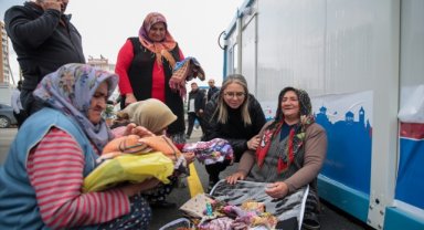 AK Parti'li Çankırı, Elbistan'ta konteyner kentte kalan depremzedeleri ziyaret etti