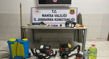 Akhisar'da kaçak kazı yapan 2 kişi yakalandı