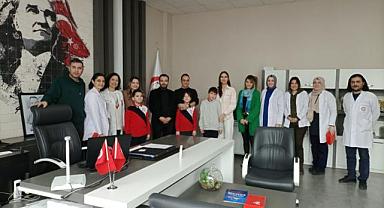 ATATÜRK İLKOKULUNDA ALTIN DEĞERİNDE KİTAP OKUMA YARIŞMASININ ÖDÜL TÖRENİ YAPILDI