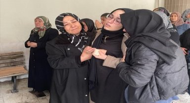 Aydın'da otomobilin çarpması sonucu hayatını kaybeden paramedik, İzmir'de son yolculuğuna uğurlandı