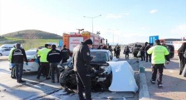 Denizli'de iki otomobilin çarpıştığı kazada 1 kişi öldü, 2 kişi yaralandı