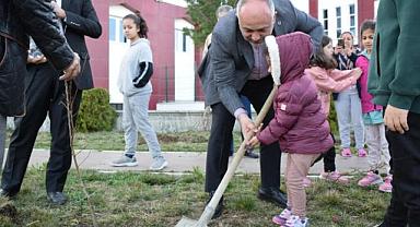 Depremzede vatandaşlar hatıra ormanı oluşturdu