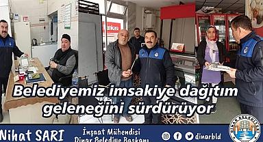 Dinar Belediyesi imsakiye dağıtım geleneğini sürdürüyor