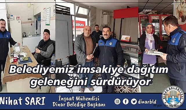Dinar Belediyesi imsakiye dağıtım geleneğini sürdürüyor