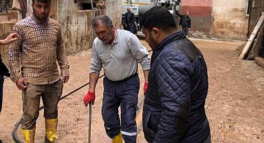 Emirdağ Belediyesi Sel Felaketinin Etkili Olduğu Şanlıurfa'ya Ekip ve Araç Gönderdi