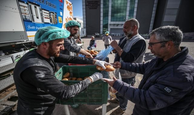Hataylı depremzede 4 kardeş mobil fırında günde 25 bin ekmek üretiyor