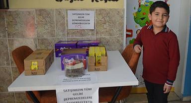  İlkokul öğrencisi depremzedeler yararına meyve suyu ve kek satıyor