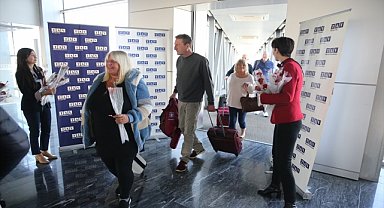 İngiltere'den sezonun ilk turist kafilesi Bodrum'a geldi