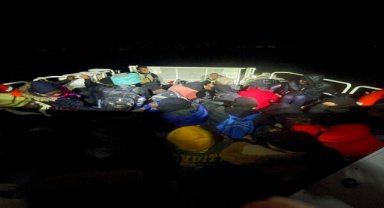 İzmir açıklarında 60 düzensiz göçmen kurtarıldı