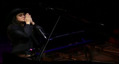 İzmir Büyükşehir Belediyesinin düzenlediği "İkinci Yüzyılın İktisat Kongresi" başladı