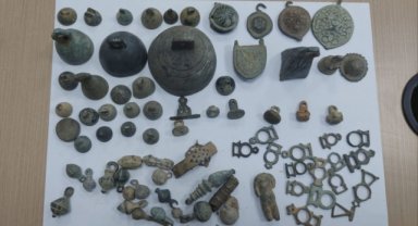 İzmir'de 92 parça tarihi eser ele geçirildi