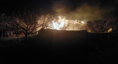 İzmir'de evde çıkan yangın söndürüldü