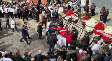 İzmir'de hayatını kaybeden "yılın hekimi" için tören düzenlendi