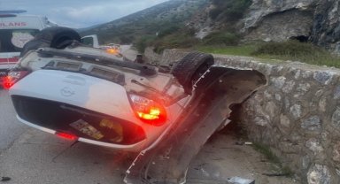 İzmir'deki trafik kazasında 2 kişi öldü, 1 kişi yaralandı