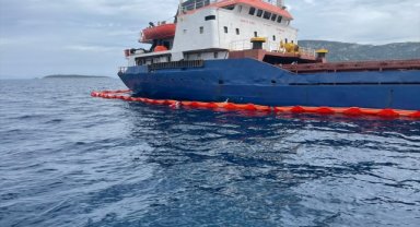 Kuru yük gemisi Datça açıklarında karaya oturdu