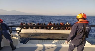 Kuşadası açıklarında 34 düzensiz göçmen kurtarıldı