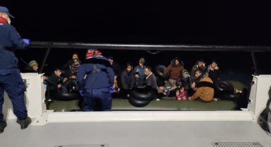 Kuşadası açıklarında 56 düzensiz göçmen kurtarıldı