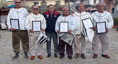 Marmaris'in çam balı coğrafi işaret sertifikaları üreticilere verildi