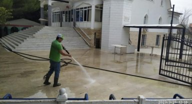 Marmaris'te camilerde ramazan temizliği yapıldı