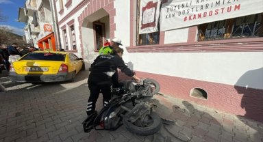 Muğla'da kalp krizi geçiren sürücü önce motosiklete ardından kan merkezi binasına çarptı
