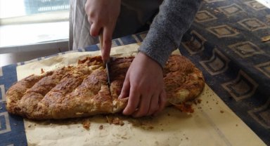Sahur sofralarında yöresel lezzet "haşhaşlı tahinli pide" yerini aldı 