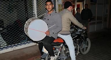 SANDIKLI'DA MOTOSİKLETLİ DAVULCULAR MESAİYE BAŞLADI