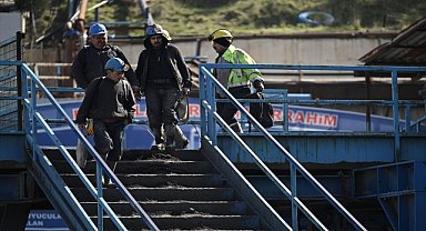 Somalı madencilerin iftar sofrası yerin metrelerce altında kuruluyor