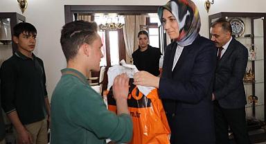 Vali Yiğitbaşı Meslek Lisesi Öğrencilerini Kabul Etti
