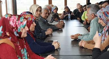  ZEYBEK BAŞKAN MİSAFİR EDİLEN DEPREMZEDELERİ YALNIZ BIRAKMIYOR