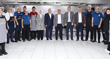 ZEYBEK BAŞKAN YEMEKHANEDE İFTAR HAZIRLIKLARINI İNCELEDİ