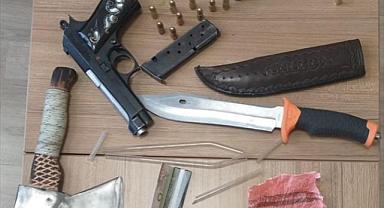 Afyonkarahisar'da aracında uyuşturucu madde bulunan 2 kişi yakalandı