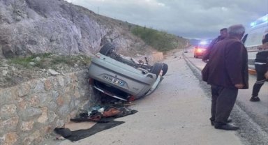 Afyonkarahisar'da iki otomobilin çarpışması sonucu 5 kişi yaralandı