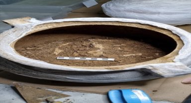 Afyonkarahisar'da temel kazısında bulunan lahitteki 4 çömlekten insan kemiği çıktı