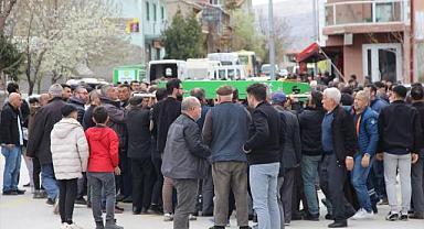 Afyonkarahisar'daki trafik kazasında hayatını kaybeden 2 genç kızın cenazeleri defnedildi