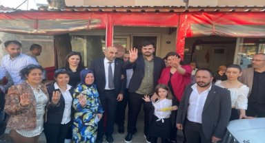 AK Parti'li Eyyüp Kadir İnan, İzmir'de vatandaşlara seslendi: