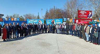 AK PARTİLİLER E-TEMAYÜL İÇİN BİLGİSAYAR BAŞINA GEÇTİ