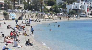Antalya ve Muğla sahillerinde bayram tatili yoğunluğu yaşanıyor