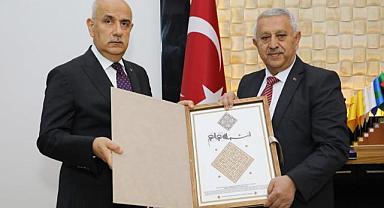 BAKAN KİRİŞCİ´DEN BELEDİYE'YE ZİYARET 