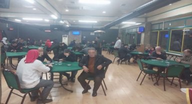 Bornova'da kumar oynarken yakalanan 58 kişiye para cezası kesildi