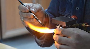 Cam biblo ve hediyelik eşyalar Emirdağlı kadınların elinde şekilleniyor