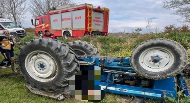 Denizli'de devrilen traktörün altında kalan kişi öldü