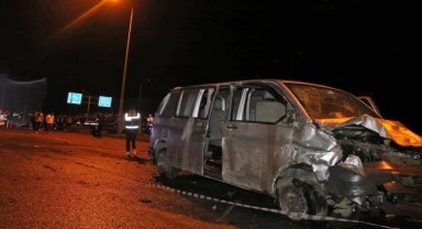 Denizli'de otomobili ile minibüsün çarpıştığı kazada 4 kişi öldü, 3 kişi yaralandı