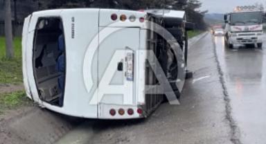  Devrilen işçi servisindeki 17 kişi yaralandı