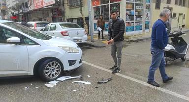 DİKKATSİZ SÜRÜCÜ 2 KİŞİNİN YARALANMASINA SEBEB OLDU.!