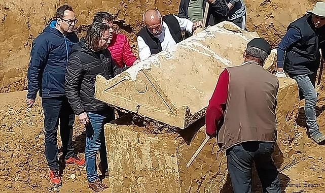 Dinar'da Lahit mezar gün yüzüne çıkarıldı