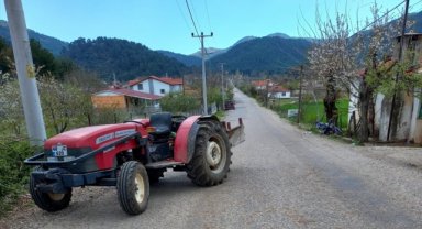 Fethiye'de traktörle motosiklet çarpıştı, 1 kişi öldü, 1 kişi yaralandı