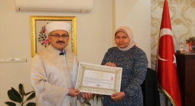 Filipinli Nenet Delaroza, İslamiyet'i seçerek "Elifnaz" ismini aldı